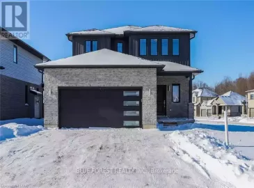 17 Royal Crescent, Southwold, Ontario N0L1W0, 3 Bedrooms Bedrooms, ,3 BathroomsBathrooms,Single Family,For Sale,Royal,X6158180