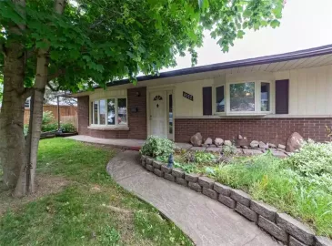 Lincoln, Ontario L0R1B5, 4 Bedrooms Bedrooms, ,3 BathroomsBathrooms,Single Family,For Sale,H4166138