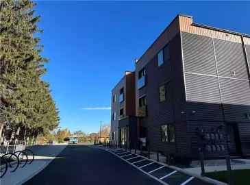 Stoney Creek, Ontario L8G1M1, 2 Bedrooms Bedrooms, ,1 BathroomBathrooms,Single Family,For Lease,H4180501