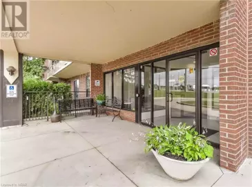 1100 COURTLAND Avenue, Kitchener, Ontario N2C2H9, 3 Bedrooms Bedrooms, ,1 BathroomBathrooms,Single Family,For Sale,COURTLAND,40515387