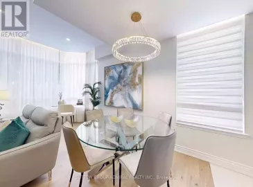 110 Promenade Circle, Vaughan, Ontario L4J7W8, 2 Bedrooms Bedrooms, ,2 BathroomsBathrooms,Single Family,For Sale,Promenade,N7318320