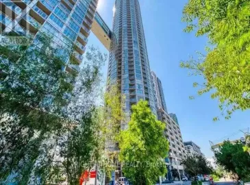 21 Iceboat Terrace, Toronto, Ontario M5V4A9, 2 Bedrooms Bedrooms, ,1 BathroomBathrooms,Single Family,For Lease,Iceboat,C7319042