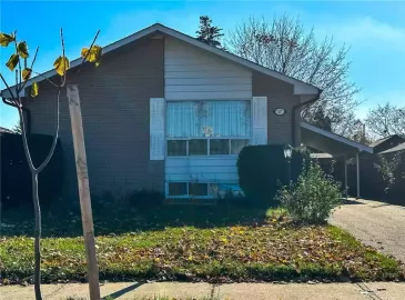 Toronto, Ontario M9R1K7, 3 Bedrooms Bedrooms, ,2 BathroomsBathrooms,Single Family,For Sale,H4180672