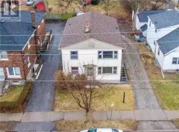 60 CARLTON Street, St. Catharines, Ontario L2R1P8, 11 Bedrooms Bedrooms, ,3 BathroomsBathrooms,Multi-family,For Sale,CARLTON,40440048