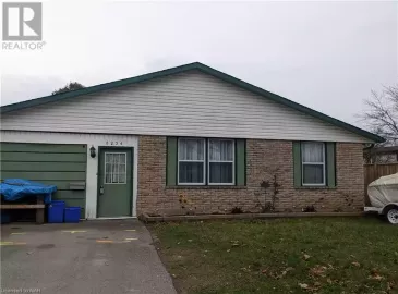 8234 RIDEAU Street, Niagara Falls, Ontario L2H1T8, 4 Bedrooms Bedrooms, ,2 BathroomsBathrooms,Single Family,For Sale,RIDEAU,40517038