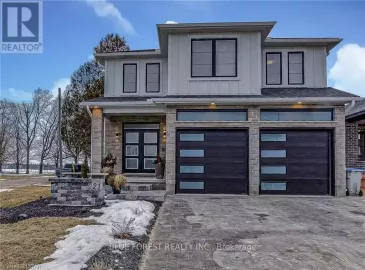 1 Royal Crescent, Southwold, Ontario N5P3T2, 4 Bedrooms Bedrooms, ,3 BathroomsBathrooms,Single Family,For Sale,Royal,X6622414