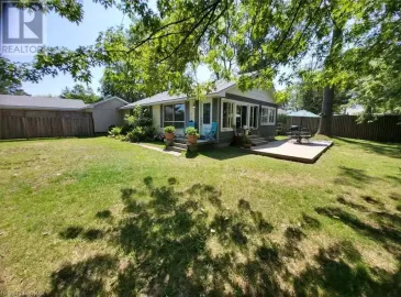 261 ERIE Boulevard, Port Rowan, Ontario N0E1M0, 7 Bedrooms Bedrooms, ,2 BathroomsBathrooms,Single Family,For Sale,ERIE,40461461