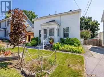 32 CHAPEL Street, Thorold, ON L2V2C6, 2 Bedrooms Bedrooms, ,1 BathroomBathrooms,Multi-family,For Sale,CHAPEL,40458224