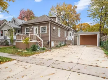 Sarnia, Ontario N7T4B3, 4 Bedrooms Bedrooms, ,3 BathroomsBathrooms,Single Family,For Sale,H4178621