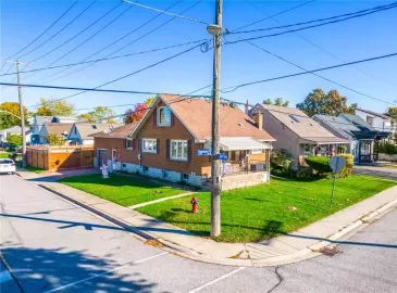 Niagara Falls, Ontario L2E1N2, 5 Bedrooms Bedrooms, ,4 BathroomsBathrooms,Single Family,For Sale,H4179668